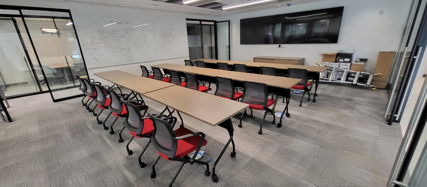 15-seat training room with reconfigurable tables and task seating, Melville, New York